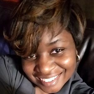 Meet your Posher, Monique